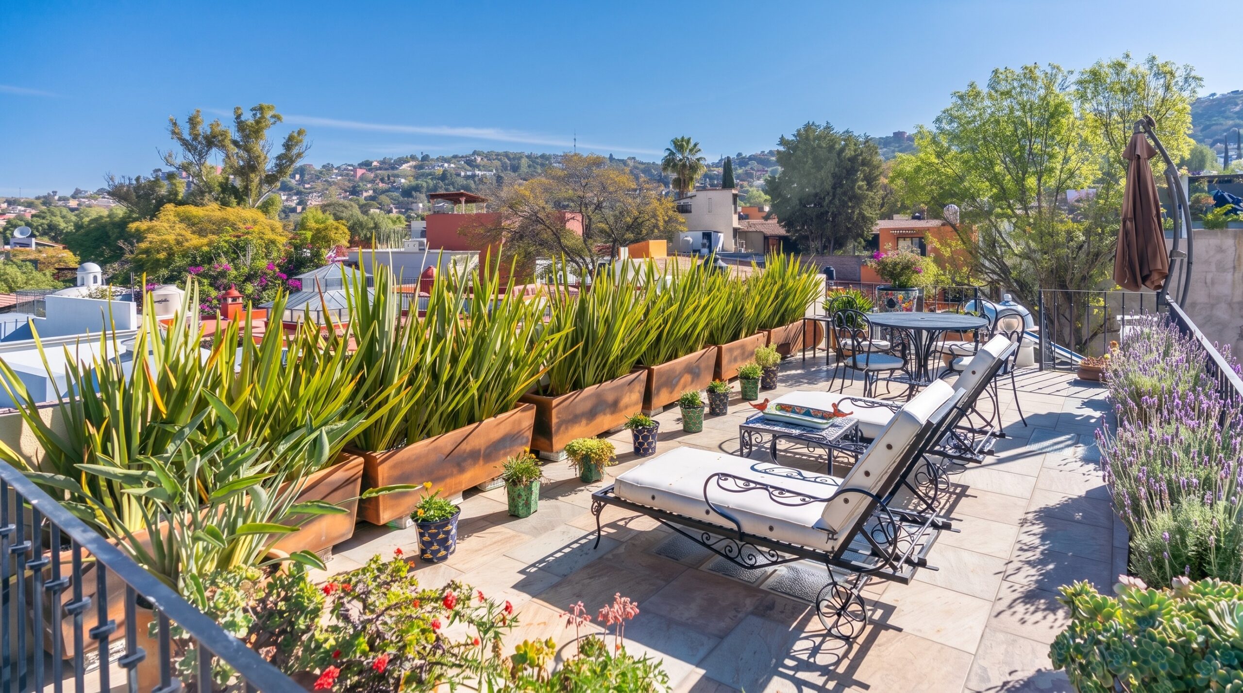 Casa Sirena — Furnished Living, Rooftop Views & Guadiana Charm